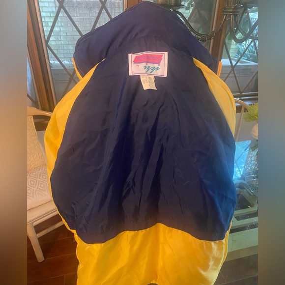 IZZI INNOVATIONS HIDDEN HOOD RAIN JACKET SMALL YELLOW WITH STORM FLAPS EXCELLENT - Picture 5 of 10